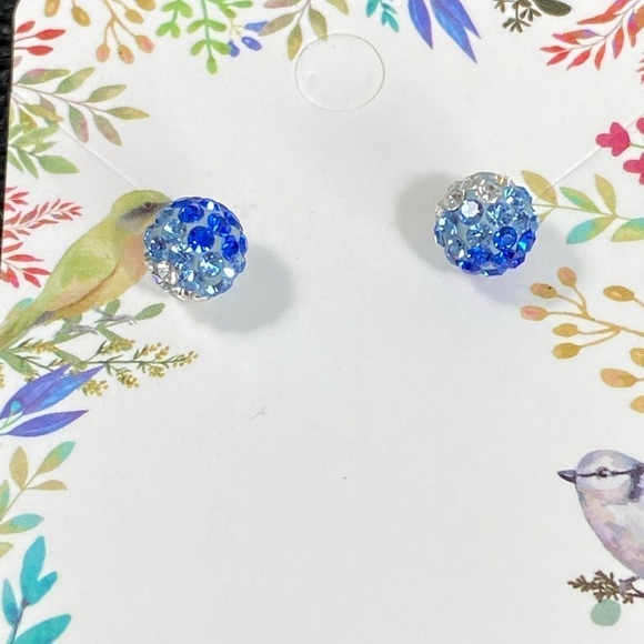 #16 Earrings - Picture 1 of 6